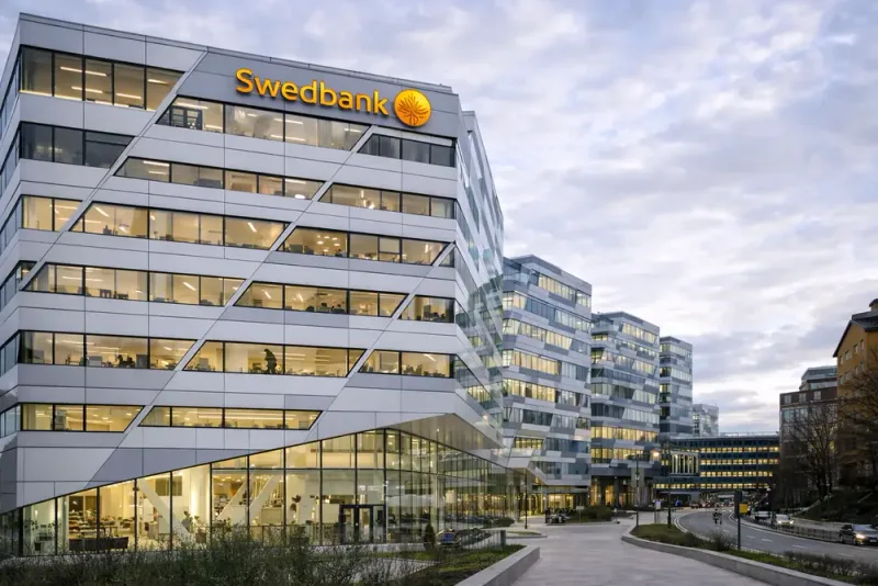 Högsta domstolen frikänner tidigare Swedbankchef