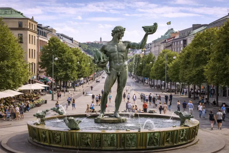 Stor växtvägg byggs vid Masthuggskajen