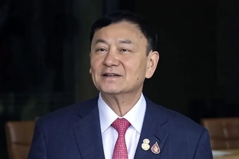Thailands tidigare premiärminister frisläppt i förtid
