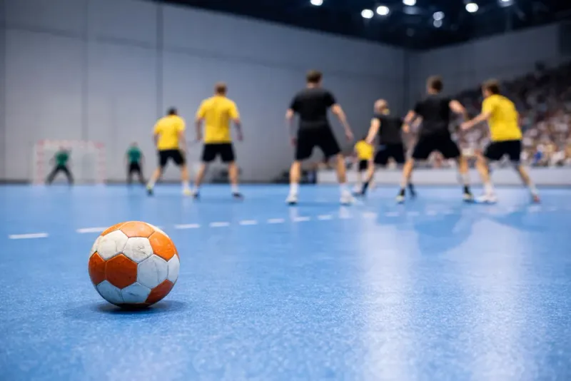 Debut och stjärnspel av Sveriges handbollselit