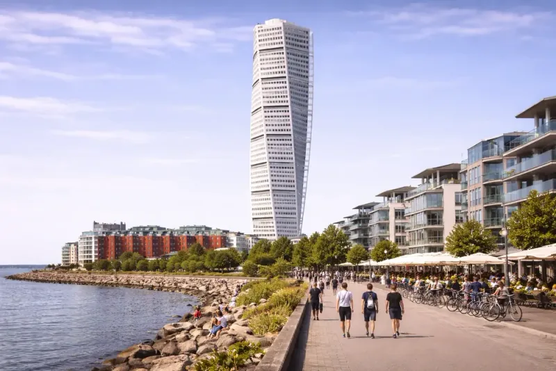 Bil krockade med bropelare i Malmö