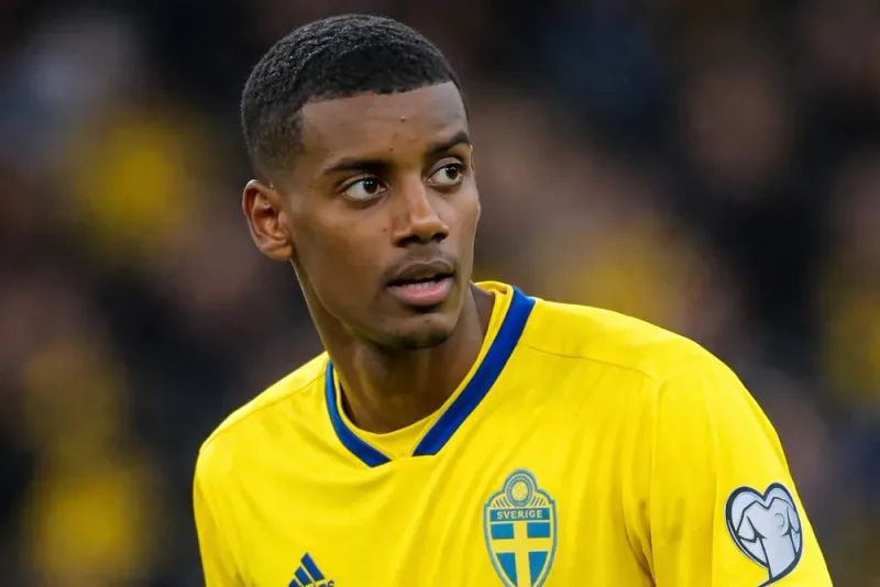 Isak utanför matchtruppen mot Aston Villa