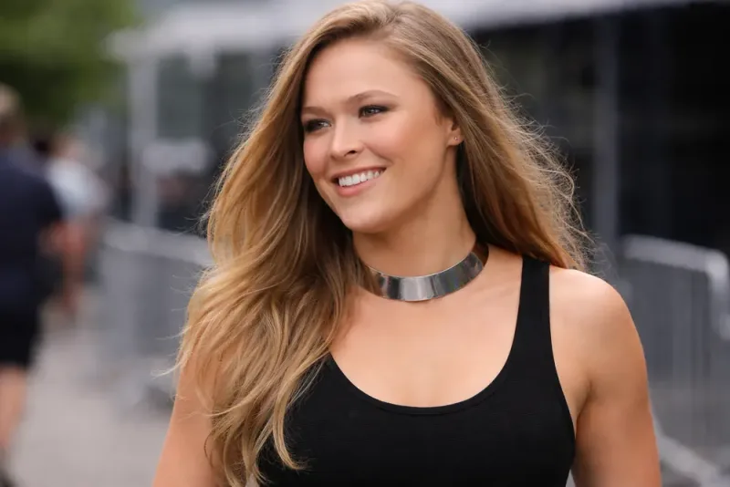 Ronda Rousey avslutar karriären efter triumf