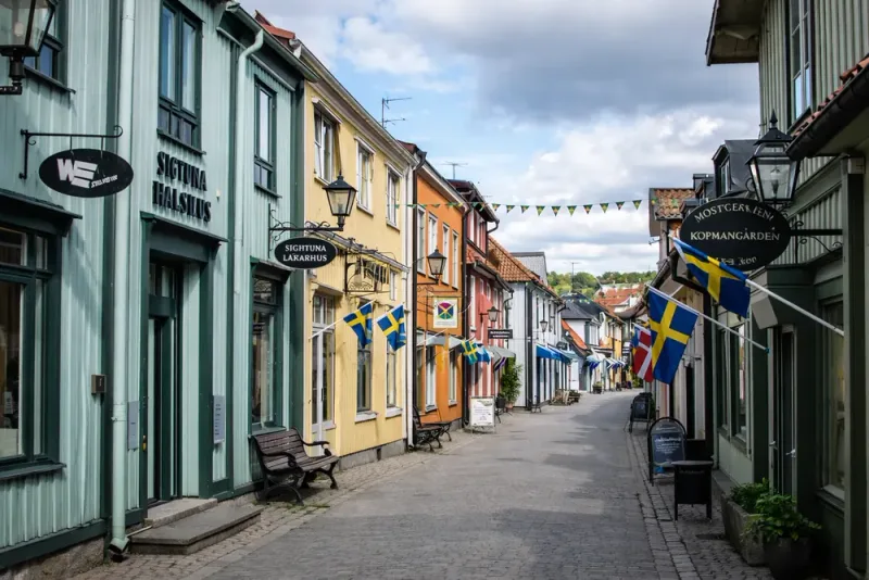 Åtalad man försätts på fri fot