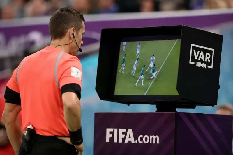 Jonas Eriksson kritiserar Fifas domarlinje