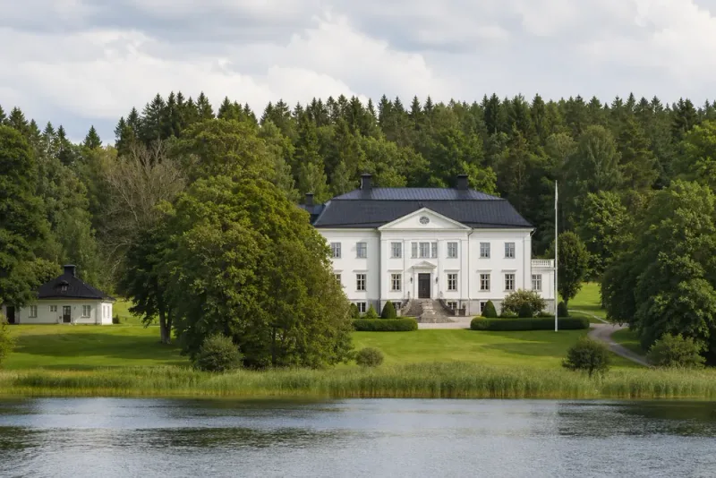 Stefan Bengtsson säljer Roslagsegendom för 300 miljoner