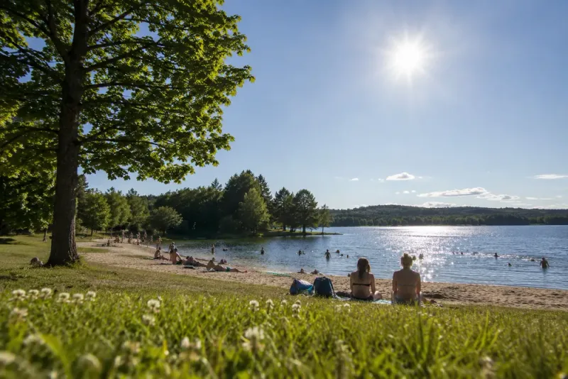 Högtryck lyfter temperaturen mot 30 grader