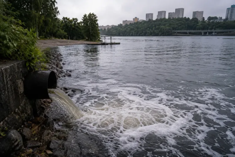 Miljoner liter avloppsvatten rann ut i Mälaren