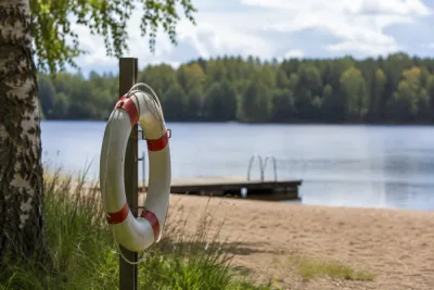 Man avled efter drunkning vid badplats