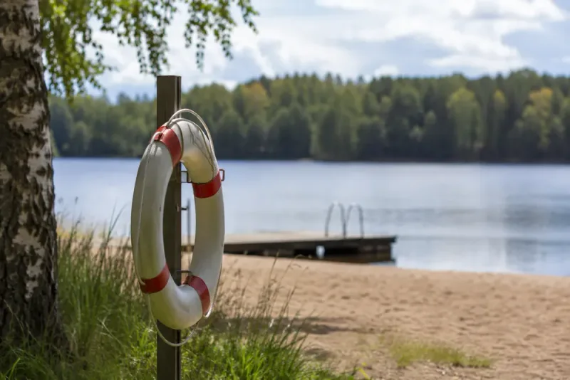 Man avled efter drunkning vid badplats