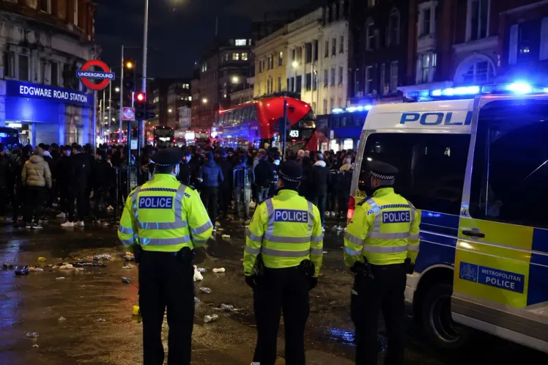 Frankrike vidare efter orolig natt i London