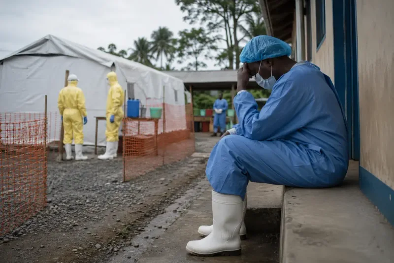 Ebolautbrott pressar vården när personal strejkar