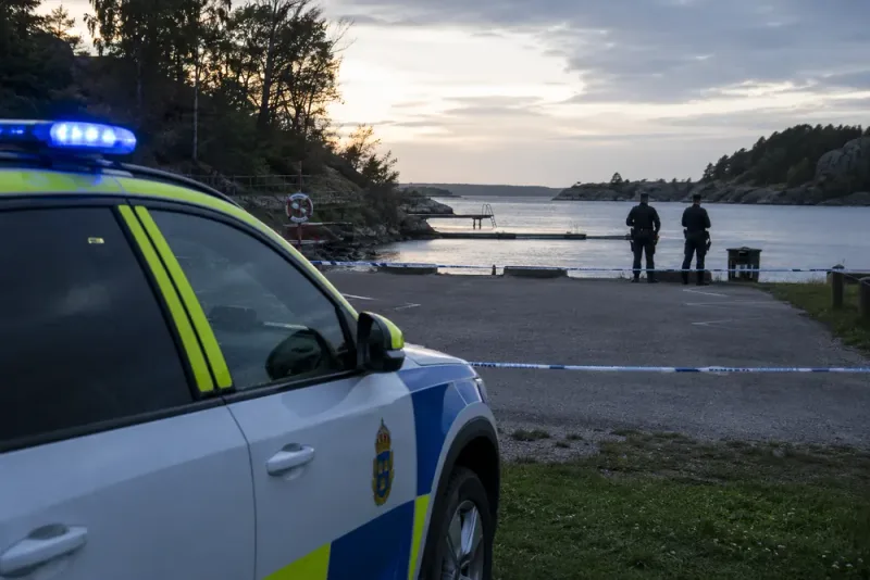 Fyra frihetsberövade efter dödligt bråk vid badplats