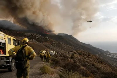 Tolv döda efter skogsbrand i södra Spanien