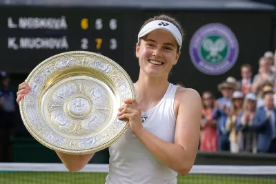 Linda Nosková tog historisk Wimbledon-titel