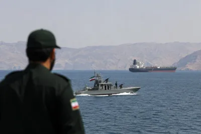 Iran stänger Hormuzsundet efter misslyckade krissamtal