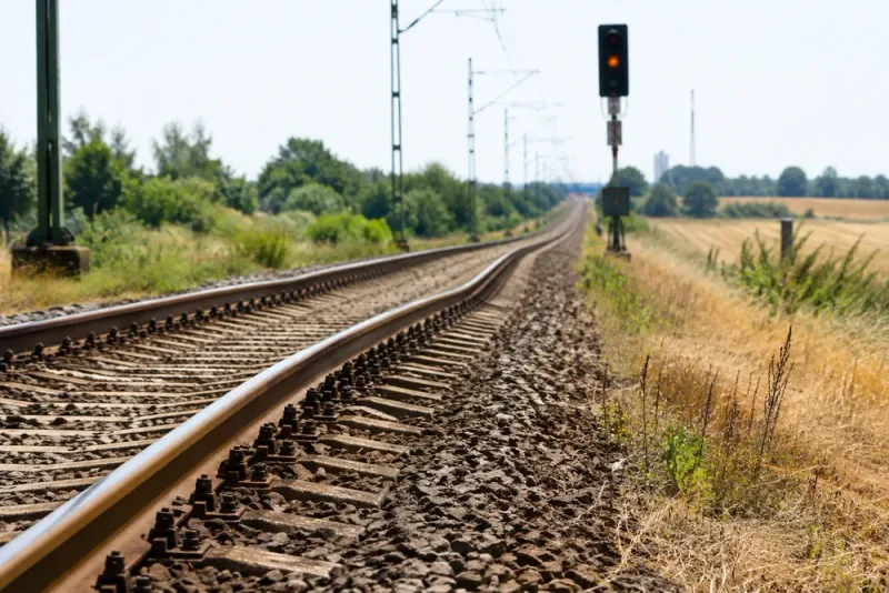 Värmen stoppar tågtrafik på flera järnvägar
