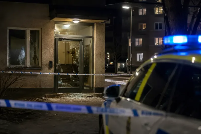 Explosion vid flerfamiljshus utreds – ingen misstänkt gripen
