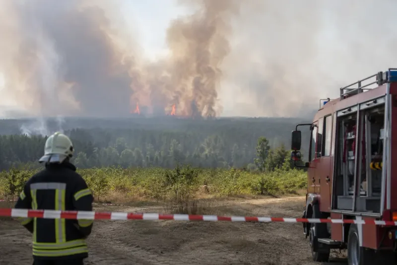 Ammunition stoppar släckning av stor skogsbrand