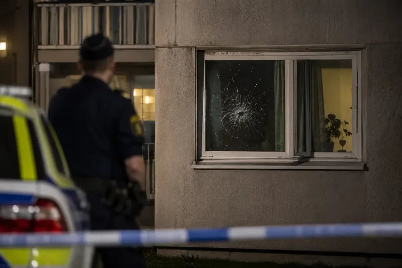 Misstänkt mordförsök efter skott mot lägenhetsfönster