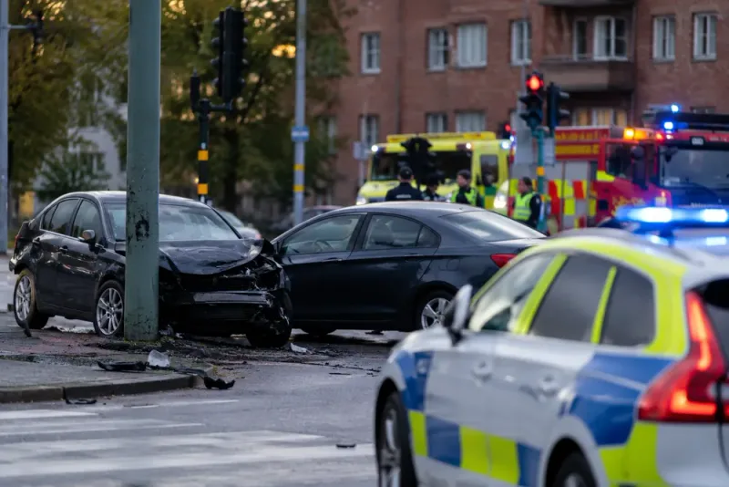 Flera flydde efter bilkrasch i Malmö