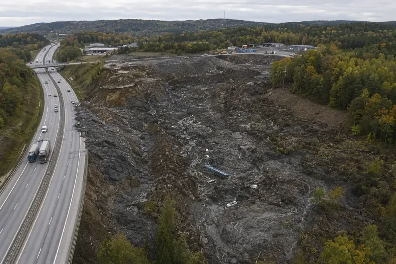 Två åtalas efter jordskredet som slog ut E6