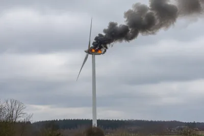 Brand bröt ut i vindkraftverk vid Mjölby
