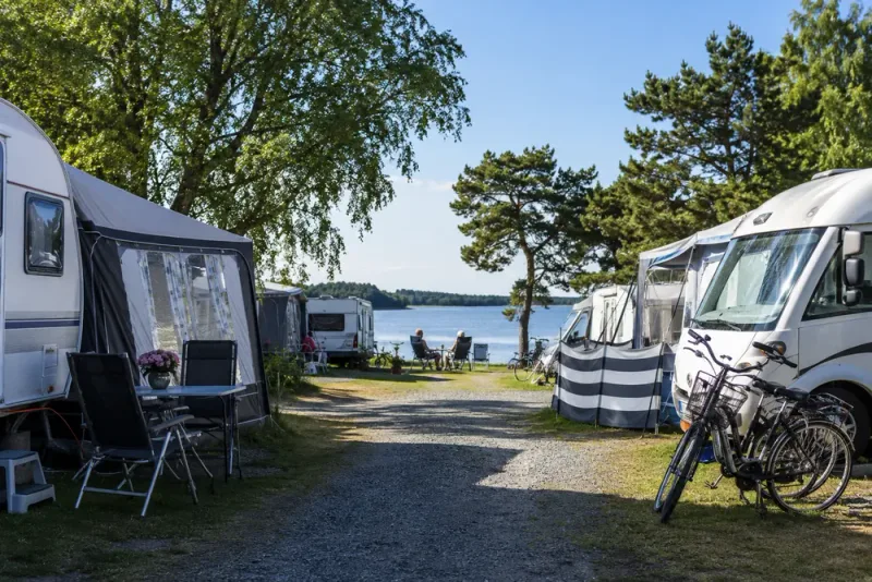 Forskare förklarar campingplatsernas oskrivna sociala regler