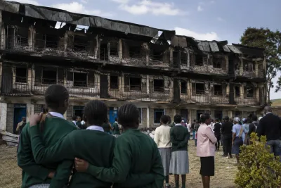 Åtta elever åtalas efter dödlig skolbrand i Kenya
