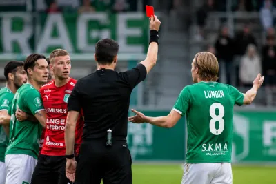 Öster vände efter Brages röda kort