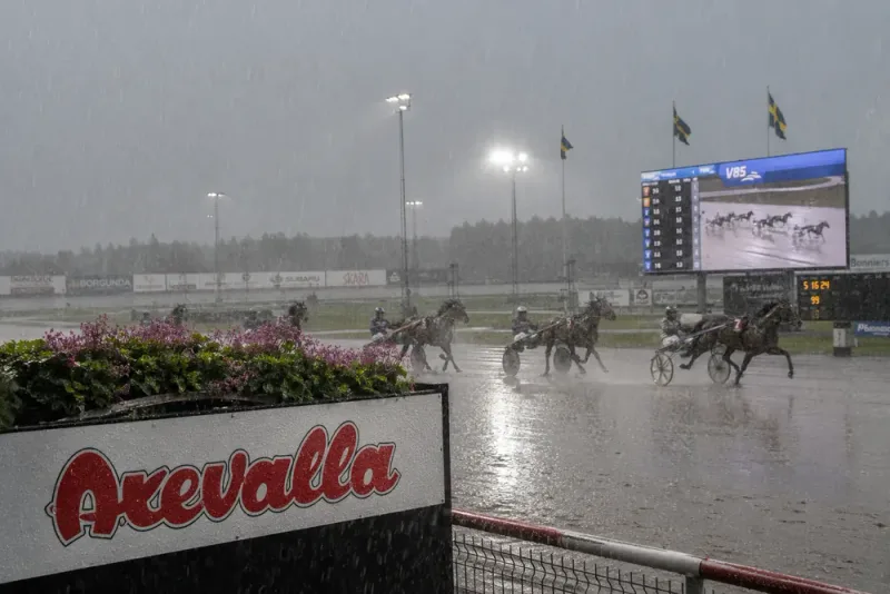 Regnet präglade V85 på Axevalla