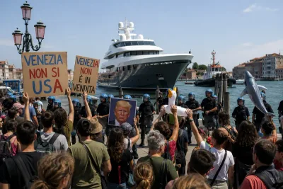 Protester mötte Tilman Fertitta i Venedig