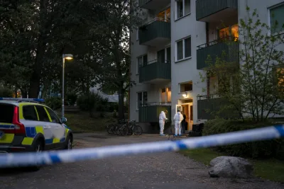 Två gripna efter balkongfall med livshotande skador