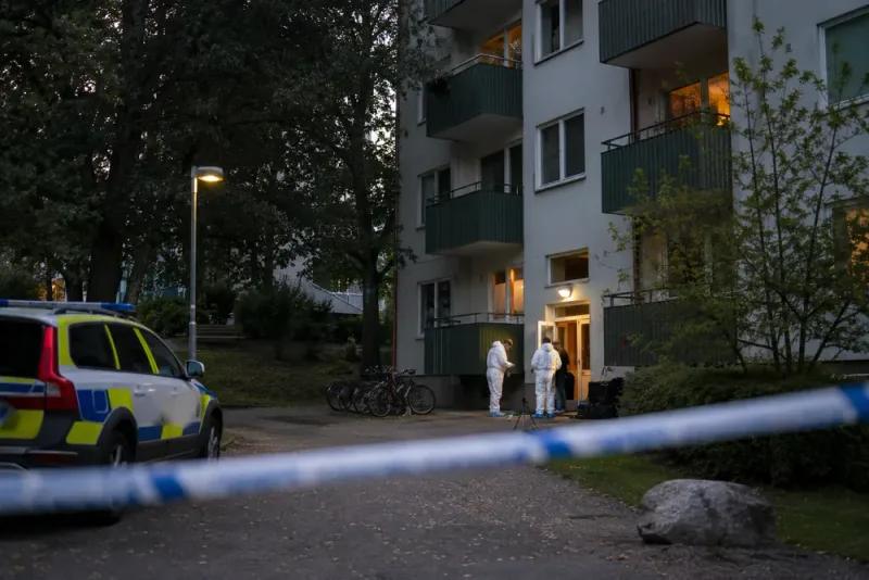 Två gripna efter balkongfall med livshotande skador