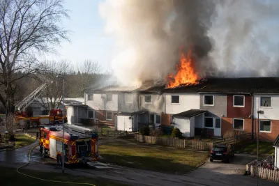 Fullt utvecklad radhusbrand i Norsborg