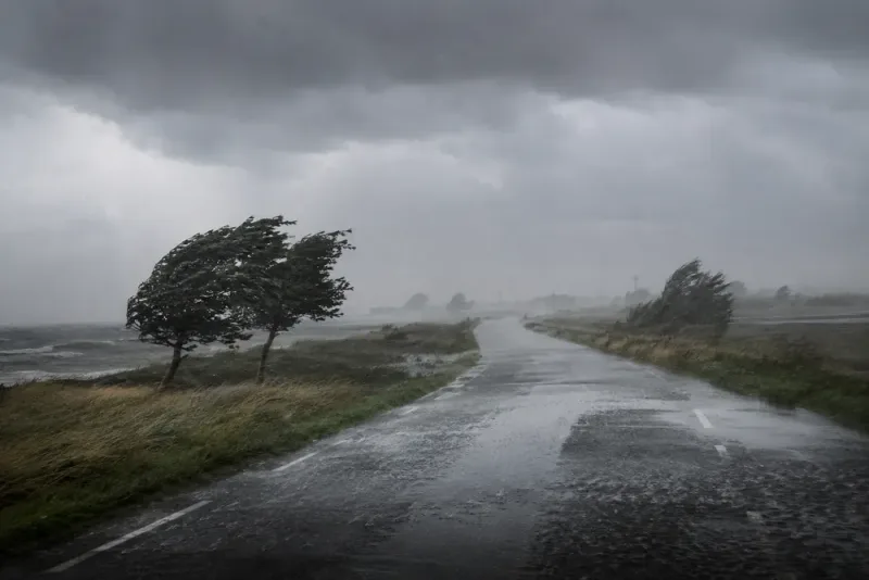 Skyfall och hårda vindar slår mot Öland