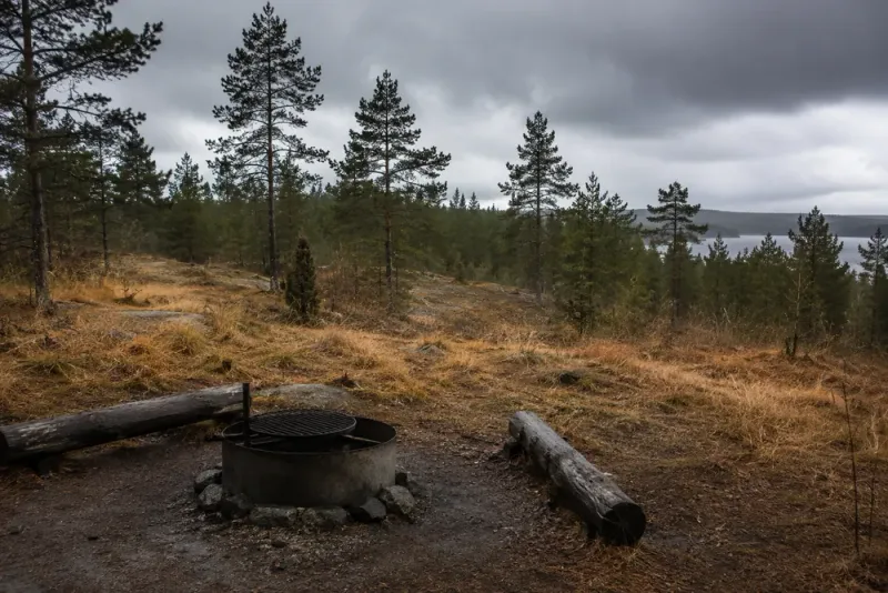 Hög brandrisk kvar trots regn och svalare väder