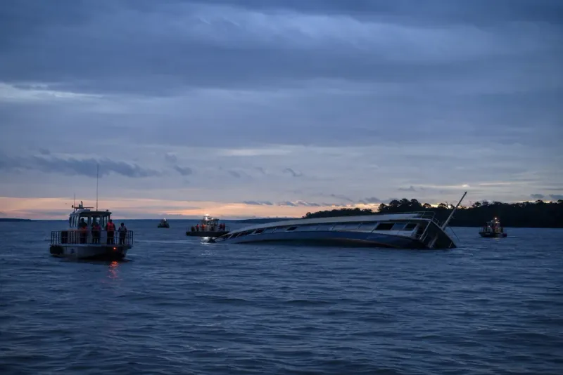 Tio döda efter att MV Barima kapsejsat
