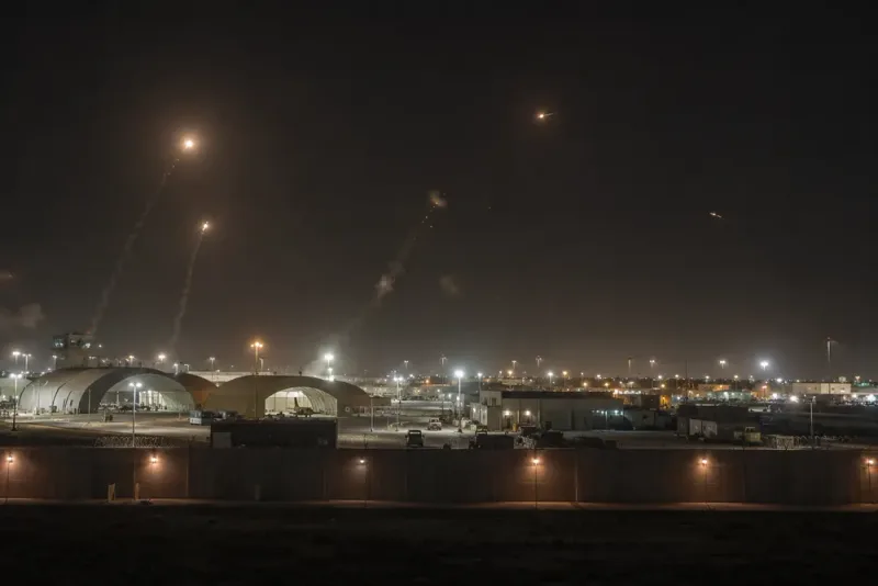 Iran angriper amerikansk militärbas i Kuwait