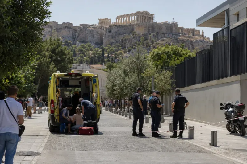 Knivman skadade två turister nära Akropolis