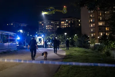 Knivskuren man fördes med helikopter från Alby