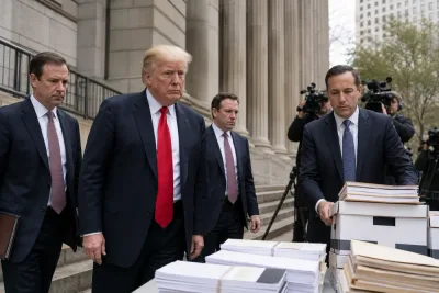 Donald Trump måste öppna familjeföretagens ekonomi
