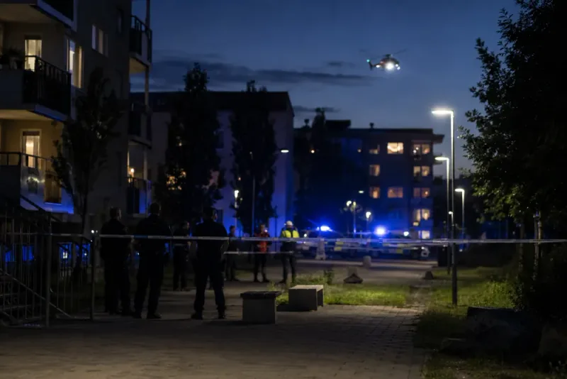 Två tonåringar knivskadade i Alby