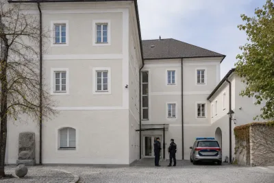 Hitlers födelsehus tas över av österrikisk polis