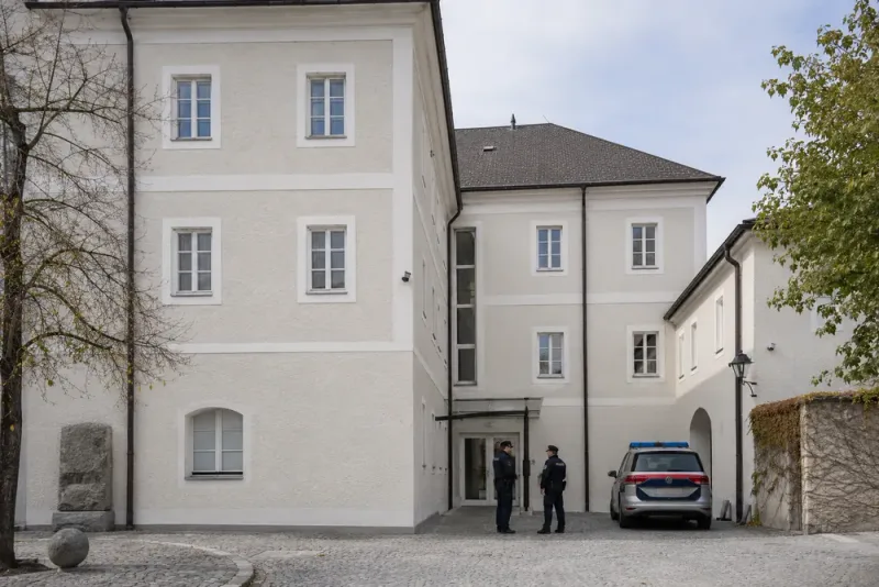 Hitlers födelsehus tas över av österrikisk polis