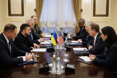 Zelenskyj försöker återstarta fredssamtalen med USA