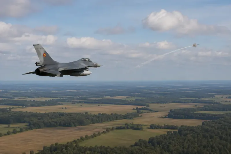 Rumänskt F-16 sköt ned ukrainsk drönare över Estland