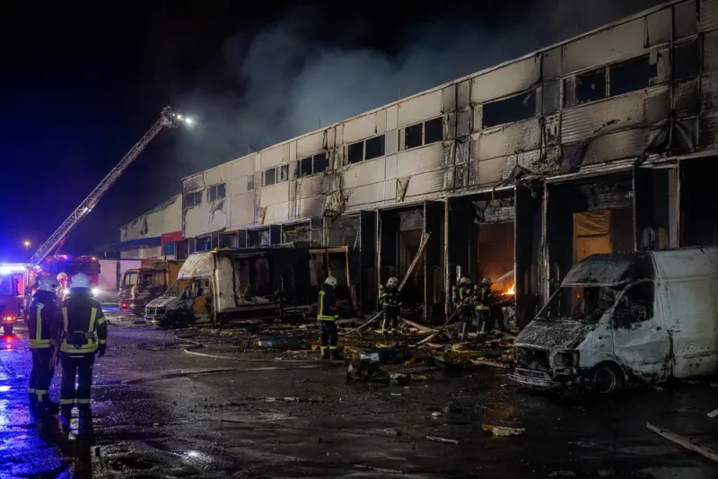 Två civila dödade i drönarattack mot postanläggning