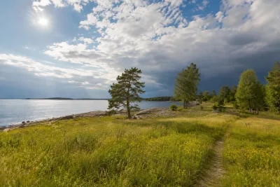Kort värmetopp når Sverige innan regnet återvänder