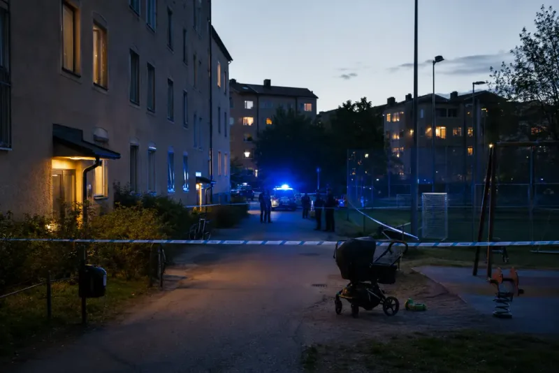 Barnfamilj flydde när man sköts ihjäl i Hässelby